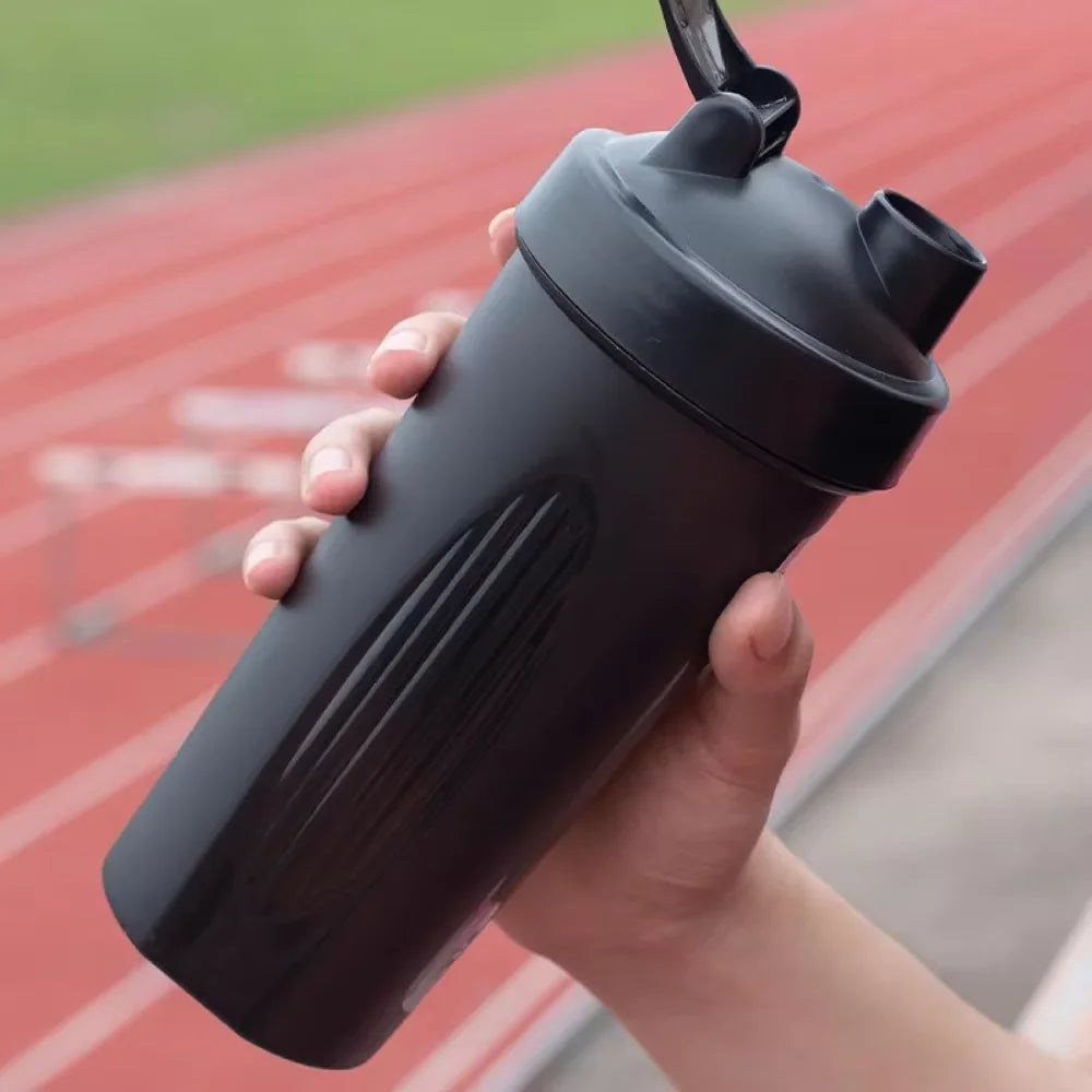 1 coqueteleira portátil de proteína de 600ml com esfera misturadora de arame